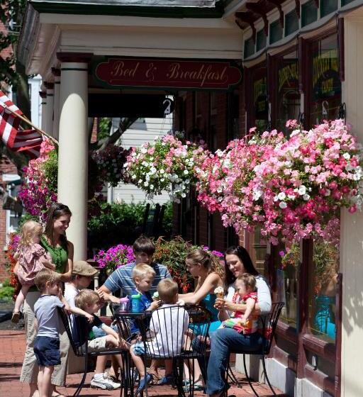 فندق Strasburg Village Inn