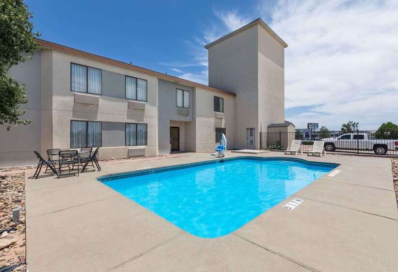 호텔 Super 8 By Wyndham Midland