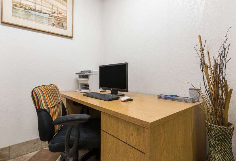 호텔 Super 8 By Wyndham Midland