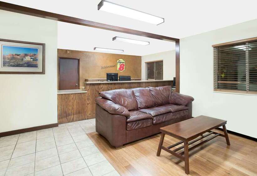 هتل Super 8 By Wyndham St. George Ut