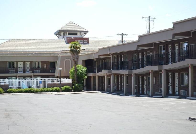 בית מלון כפרי Super 8 By Wyndham St. George Ut