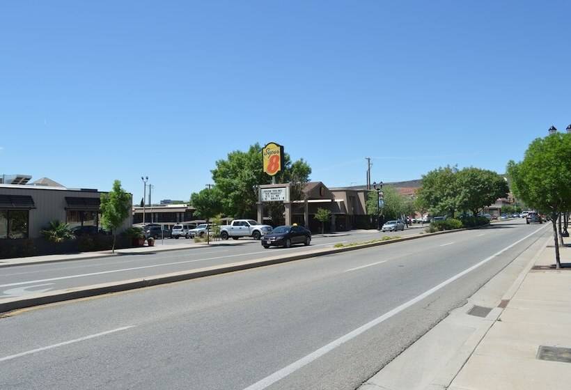 בית מלון כפרי Super 8 By Wyndham St. George Ut