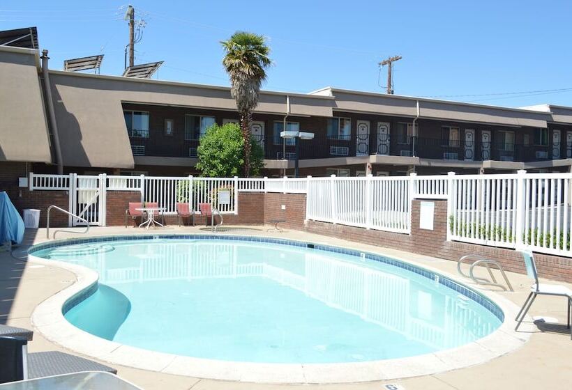 בית מלון כפרי Super 8 By Wyndham St. George Ut