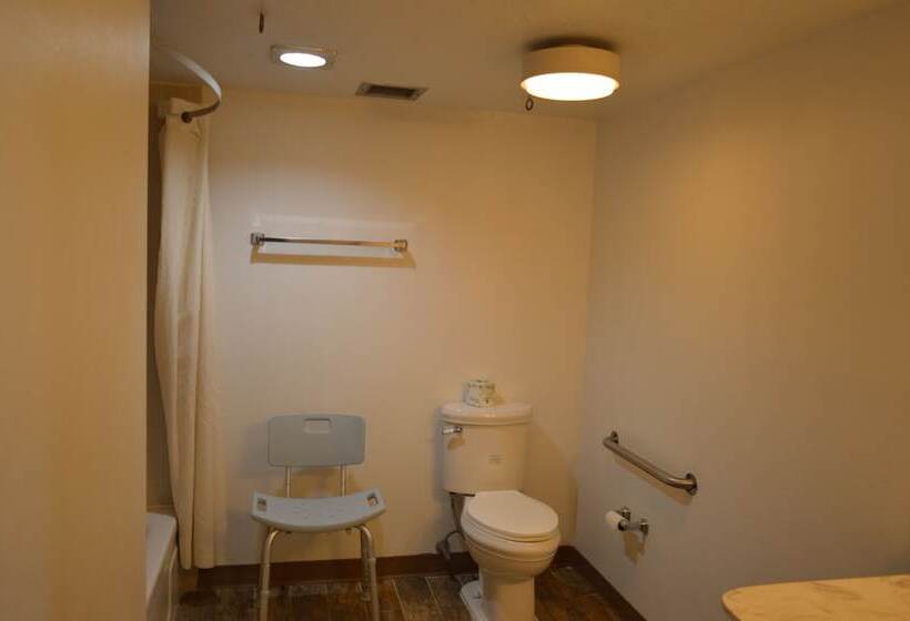 هتل Super 8 By Wyndham St. George Ut