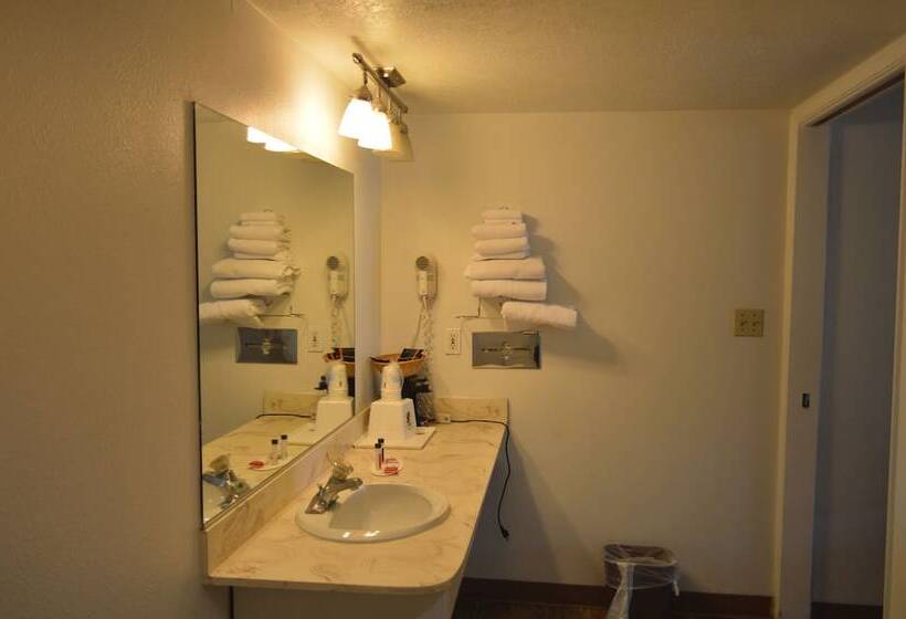 هتل Super 8 By Wyndham St. George Ut