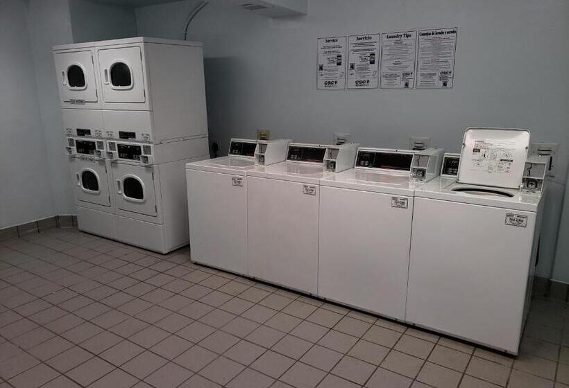 فندق Denver North