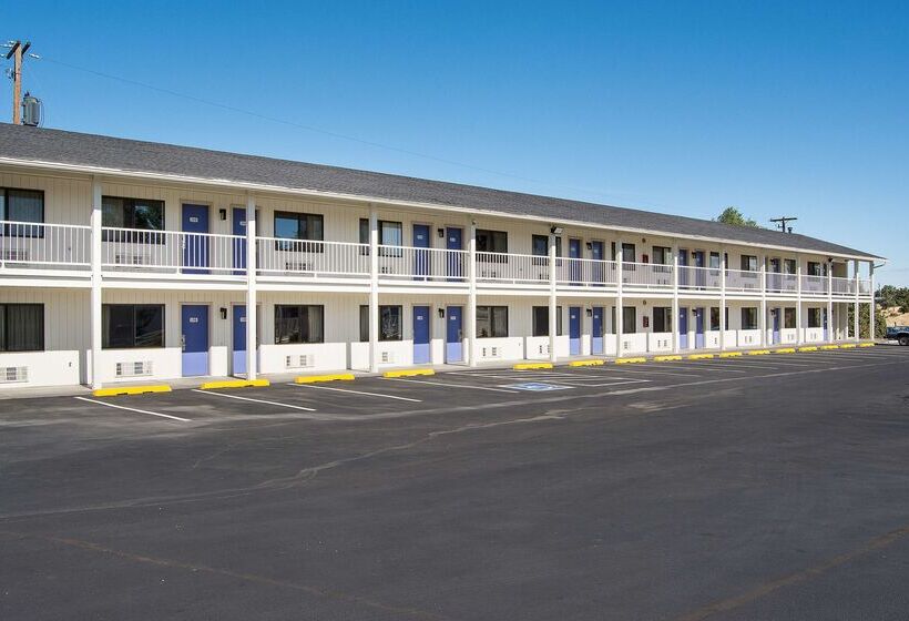 Motel 6 Madras OR