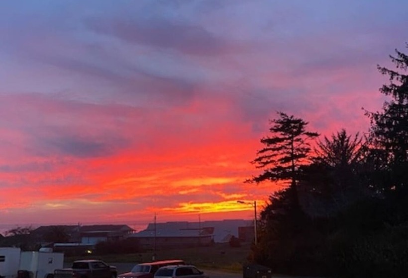 فندق على الطريق Americoast Inn