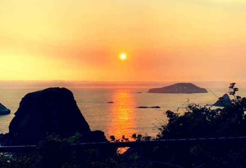 فندق على الطريق Americoast Inn