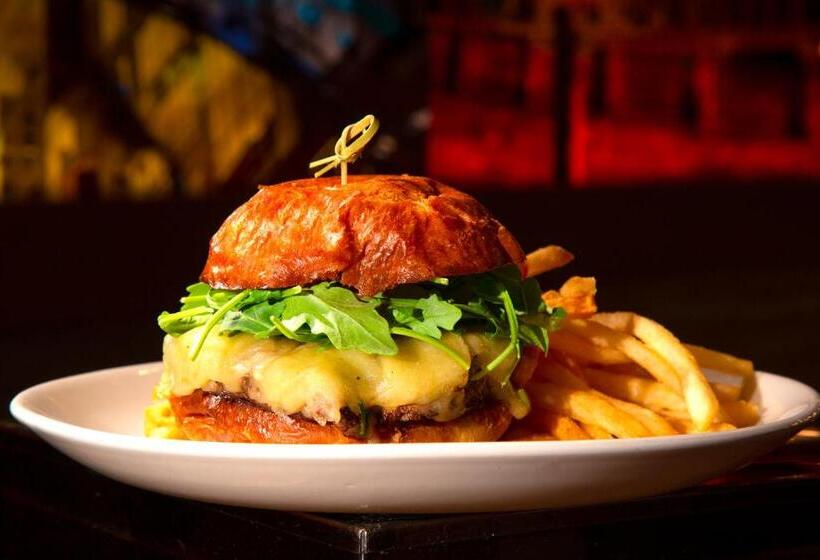 Silver Cloud Hotel   Portland