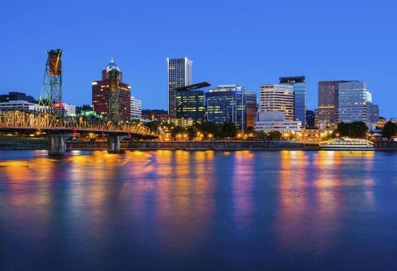 Silver Cloud Hotel   Portland