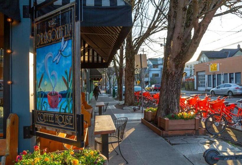 Silver Cloud Hotel   Portland