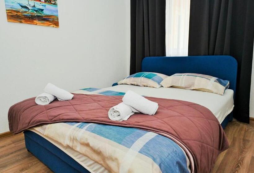 پانسیون Lola S House