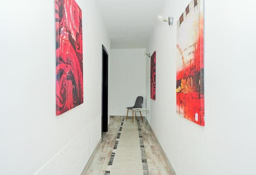 پانسیون Lola S House