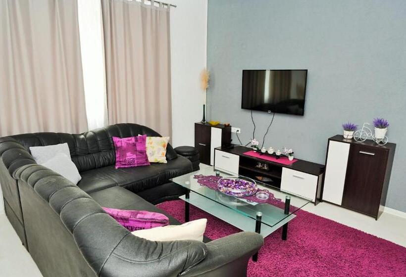 پانسیون Lola S House