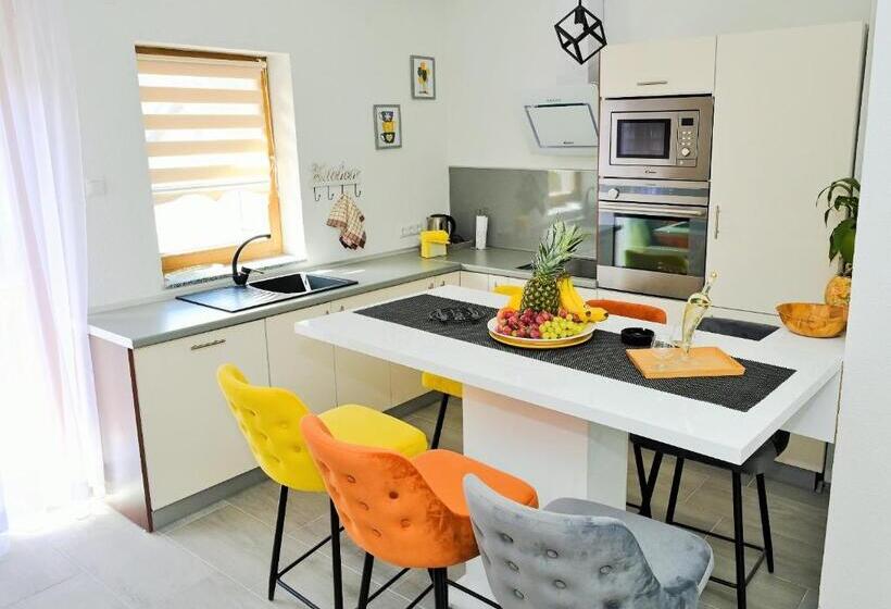 پانسیون Lola S House