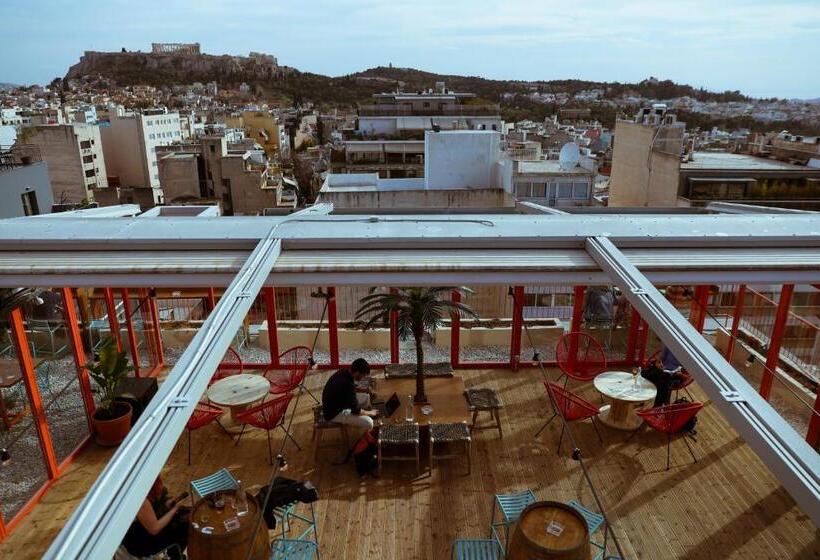 Herberge Selina Athens Theatrou