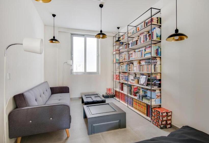 Herberge Selina Athens Theatrou