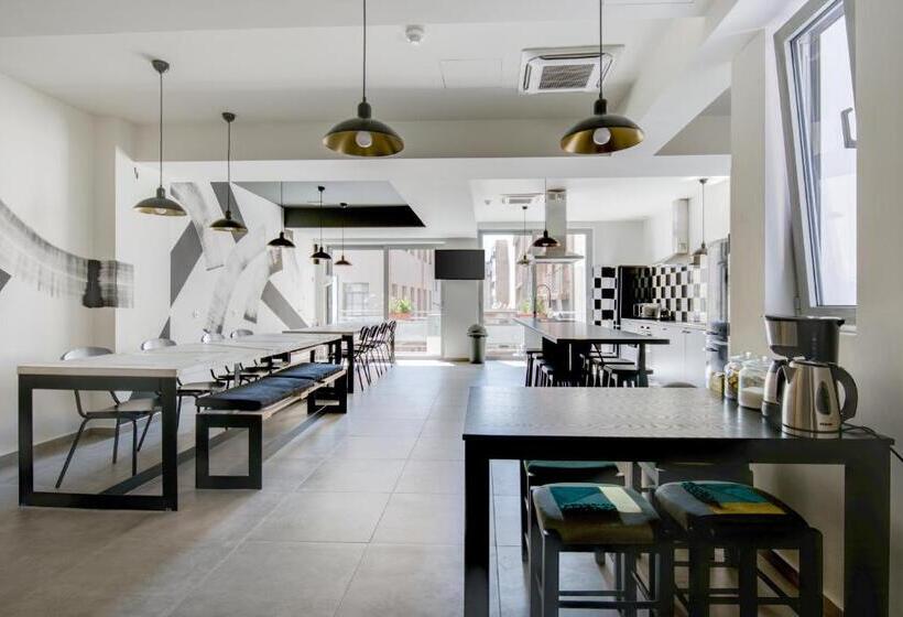 Общежитие Selina Athens Theatrou