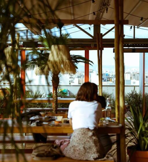 Herberge Selina Athens Theatrou