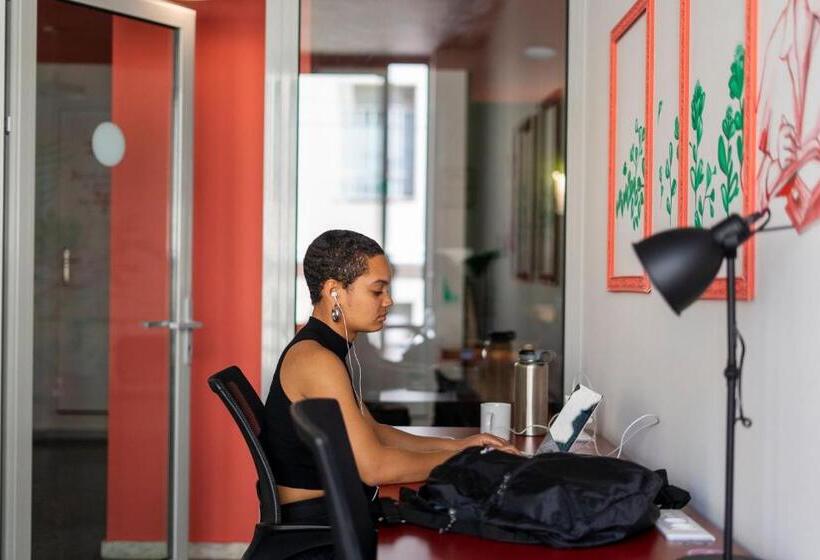 Herberge Selina Athens Theatrou