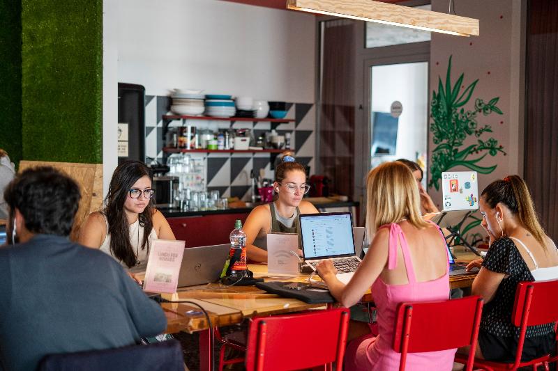 Herberge Selina Athens Theatrou