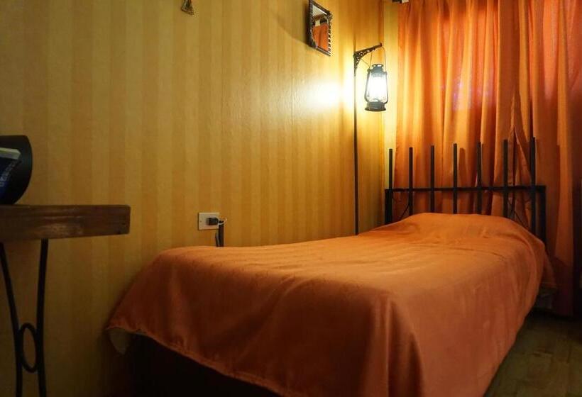 مبيت وإفطار Los Pequenes