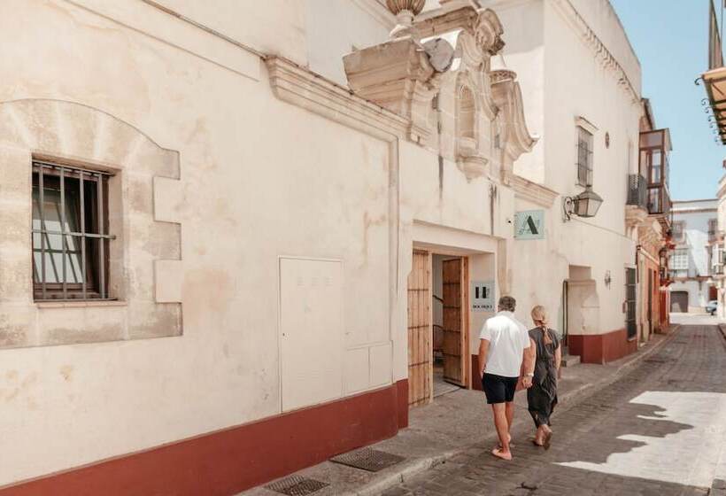 Хостел Astuto Boutique Jerez Adults Only