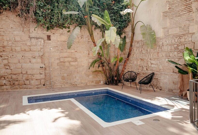 Хостел Astuto Boutique Jerez Adults Only