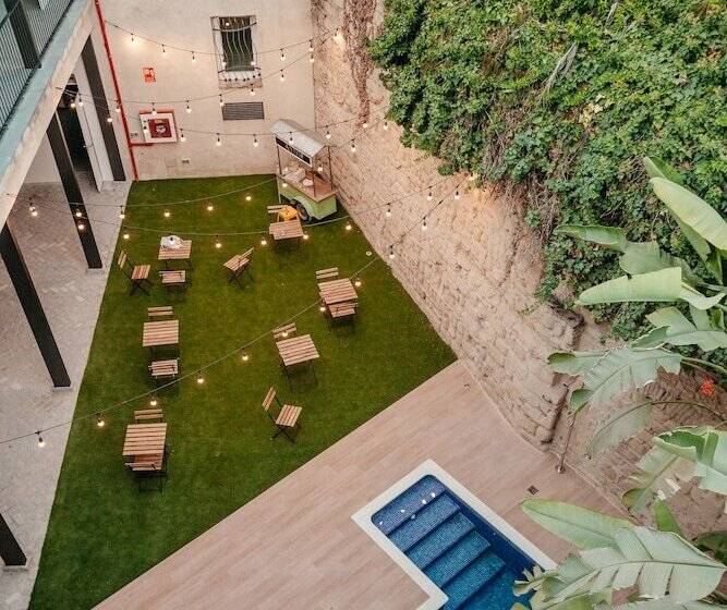 Хостел Astuto Boutique Jerez Adults Only