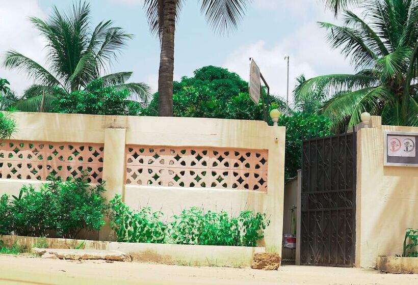 هتل Kunta Lodges Bijilo