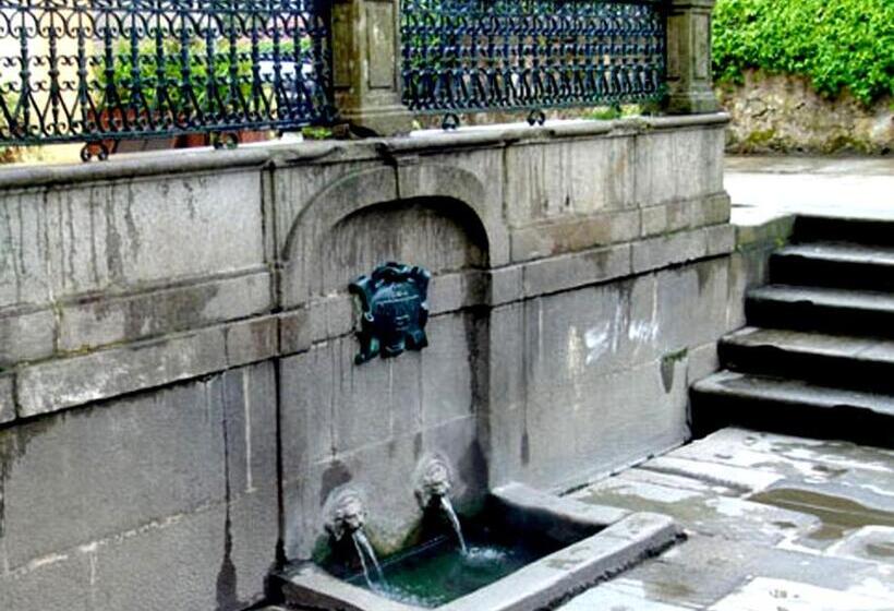 بنسيون Albergue Albor