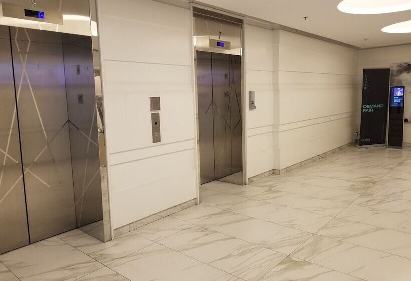 Topline Suites   Ice Condos