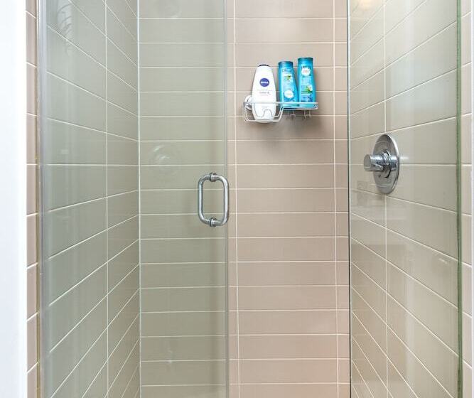 Topline Suites   Ice Condos