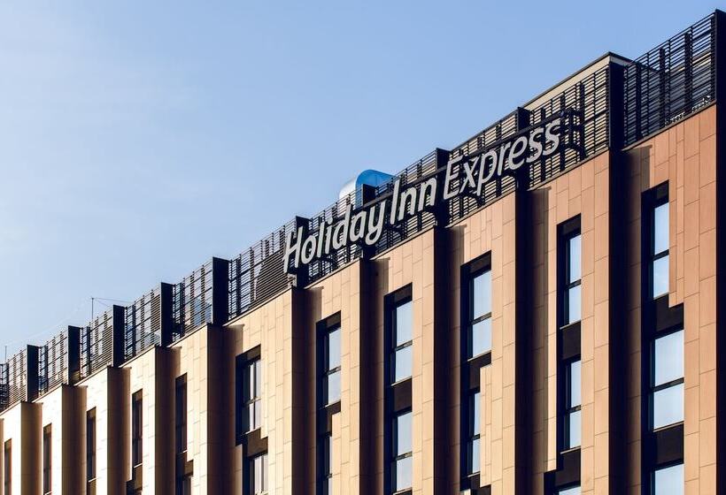 هتل Holiday Inn Express   Rzeszow Airport, An Ihg