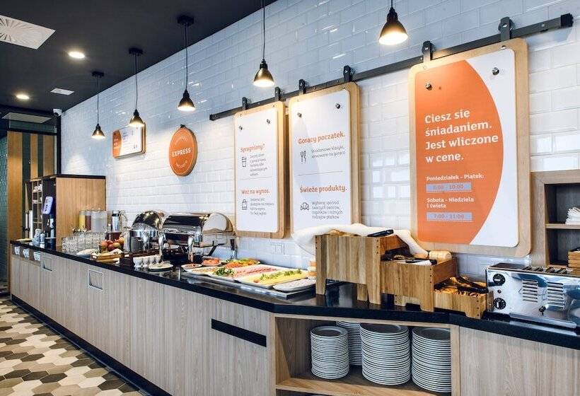 هتل Holiday Inn Express   Rzeszow Airport, An Ihg