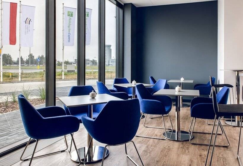 هتل Holiday Inn Express   Rzeszow Airport, An Ihg