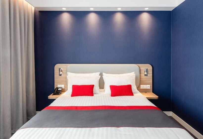 هتل Holiday Inn Express   Rzeszow Airport, An Ihg