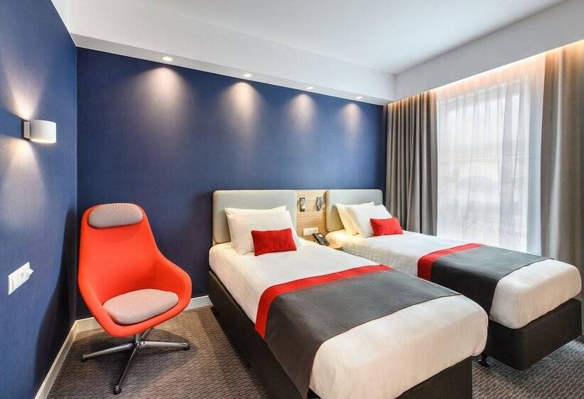 هتل Holiday Inn Express   Rzeszow Airport, An Ihg