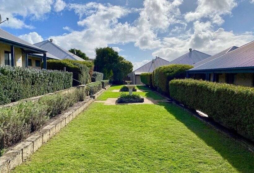 هتل Surfpoint Resort