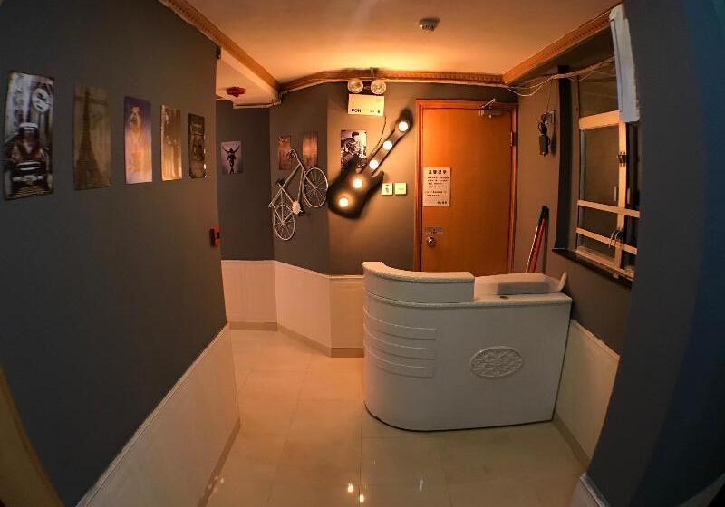 پانسیون The House