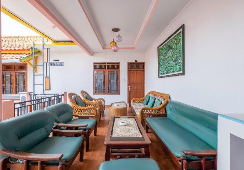 Общежитие Capital O 1541 Puri Cikole Asri