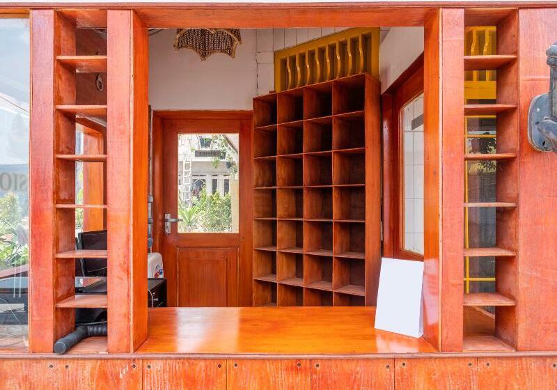 Общежитие Capital O 1541 Puri Cikole Asri