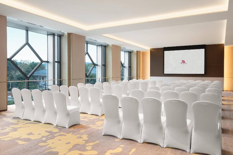 هتل Courtyard By Marriott Wuxi Lihu Lake