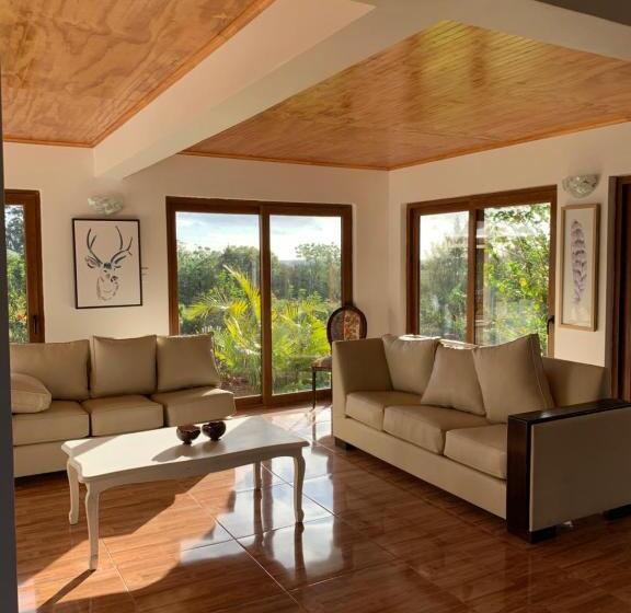 בית מלון כפרי Teanehi Bed & Breakfast