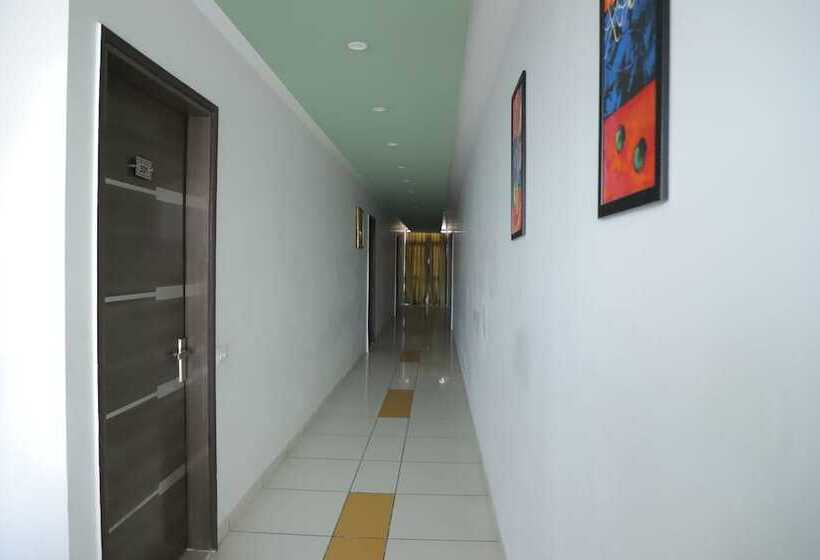 Отель Green Castle