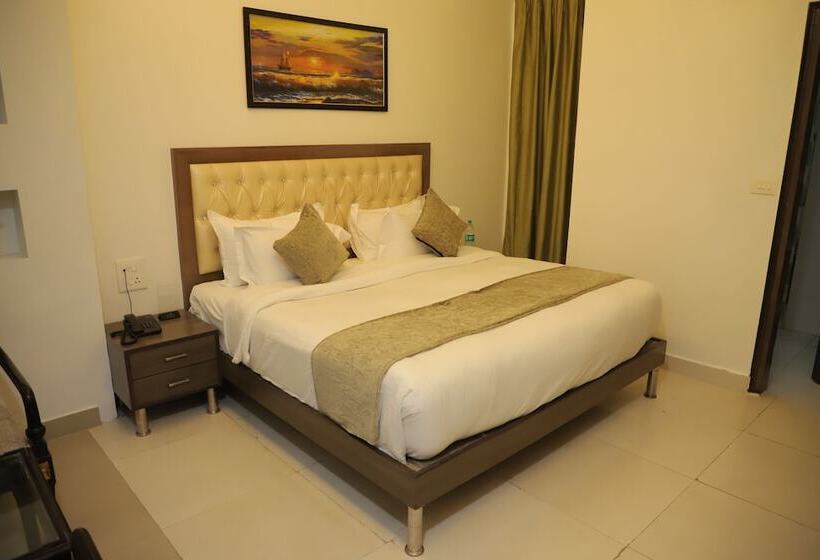 Отель Green Castle