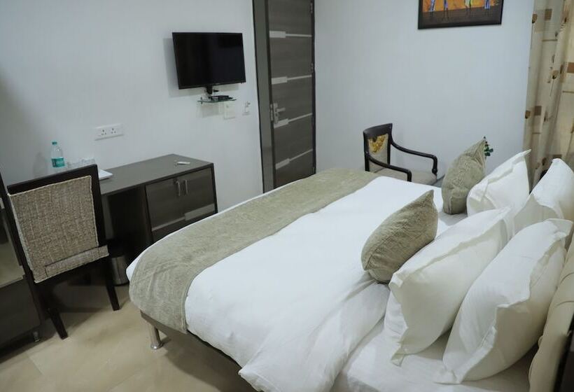 Отель Green Castle