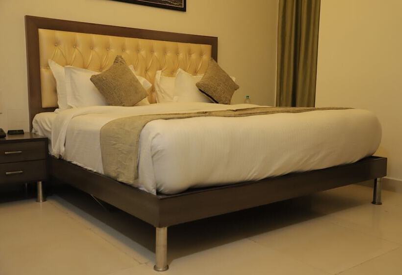 Отель Green Castle