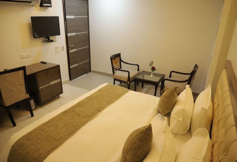 Отель Green Castle